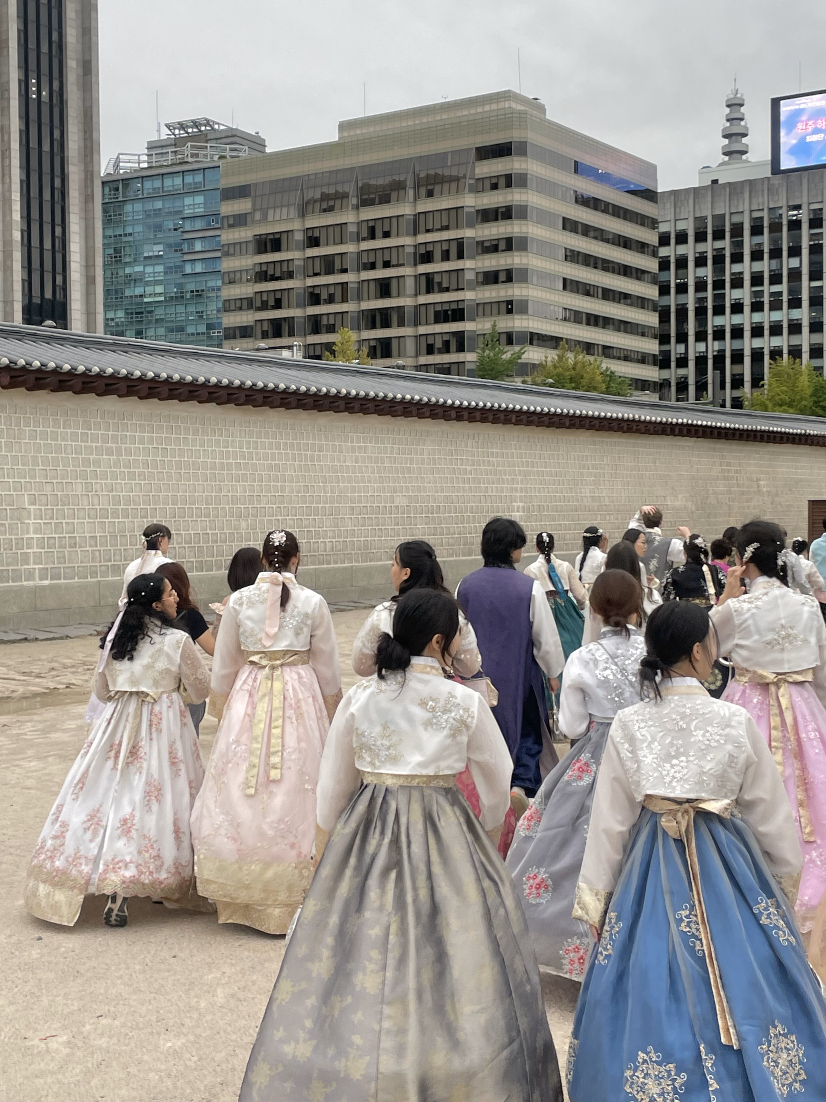 한복 한복하러 가는 길.jpg image